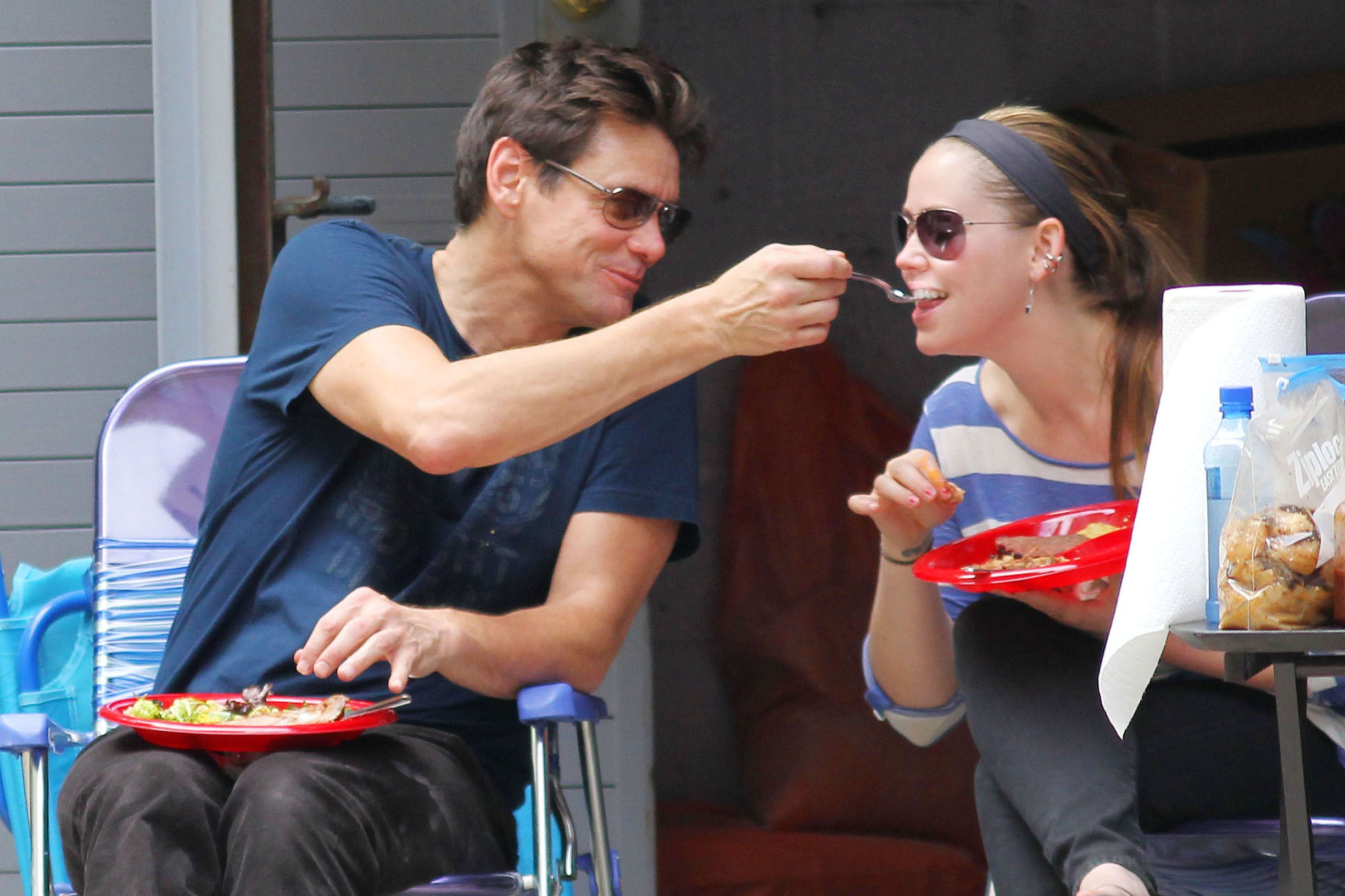 -New York, NY 09/05/11- Jim Carrey Celebrates Labor Day with Daughter Jane and friends out side of his apartment in NYC
-PICTURED: Jim Carrey with daughter Jane
-,Image: 102052134, License: Rights-managed, Restrictions: , Model Release: no, Credit line: FREDDIE BAEZ / INSTAR Images / Profimedia